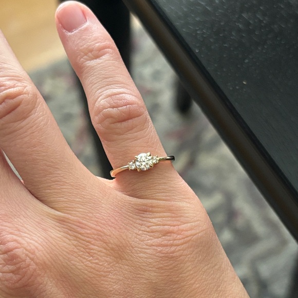 Gold Ring - Picture 5 of 6